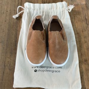 Deer Grace tennis shoes